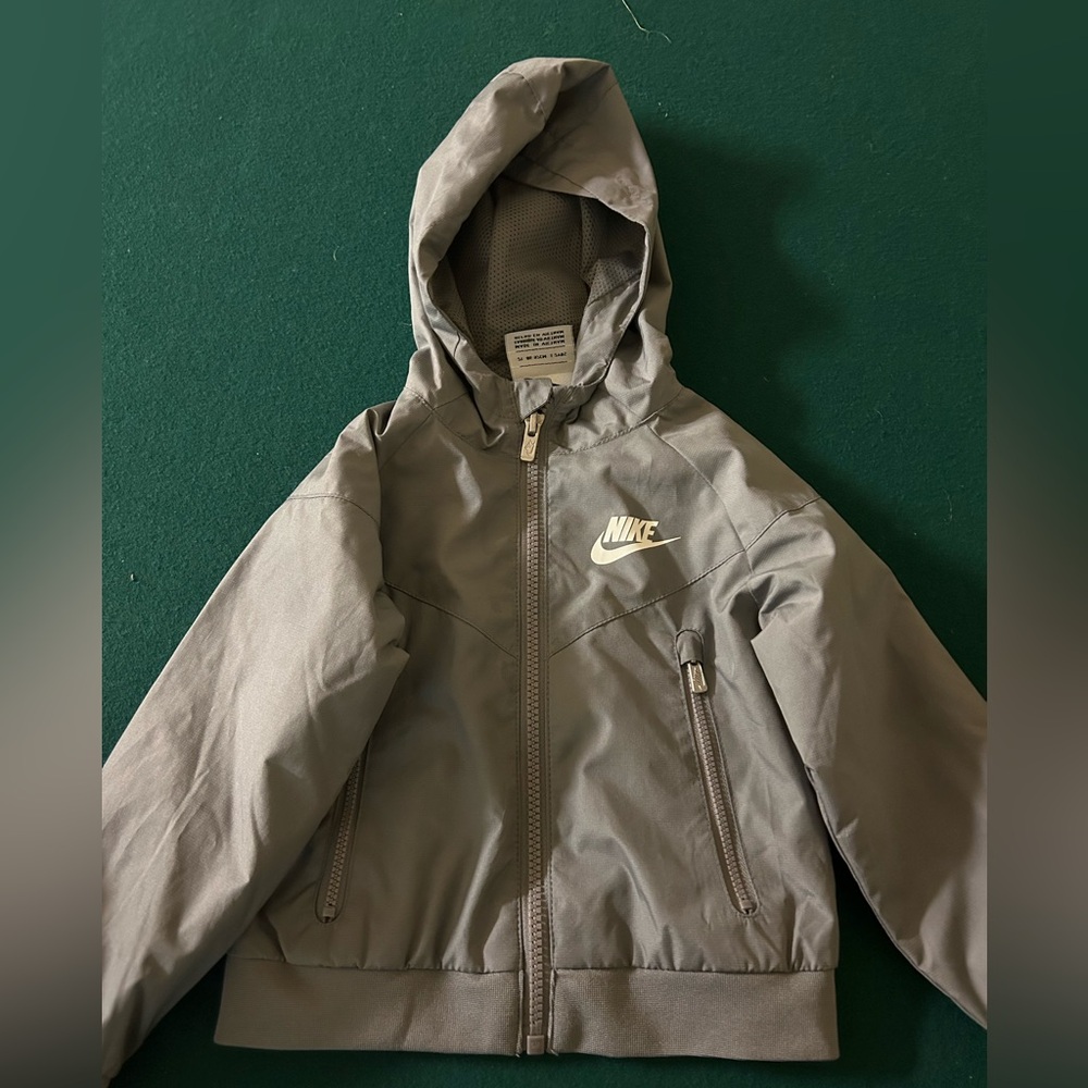 Gray Nike 2t windbreaker